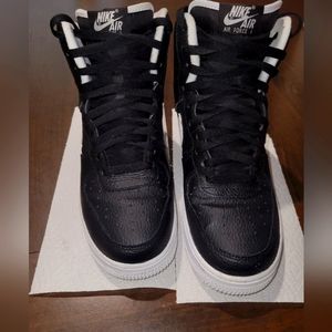 High top Air Force 1's size 7.5 Men.